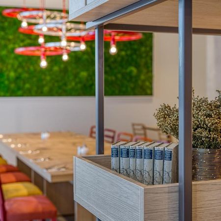 Intercityhotel Berlin Airport Ber Terminal 1 & 2 Schoenefeld Luaran gambar The interior of the restaurant