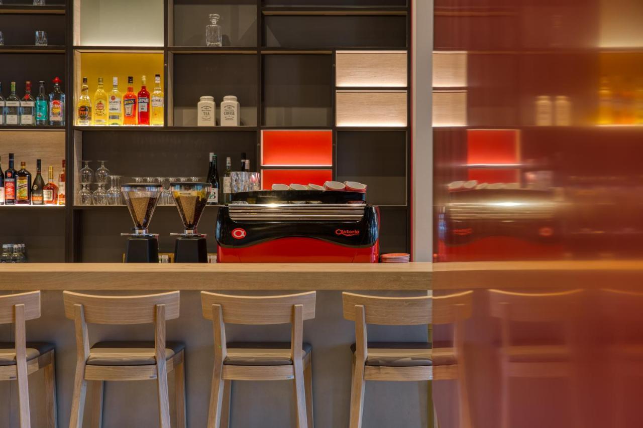 Intercityhotel Berlin Airport Ber Terminal 1 & 2 Schoenefeld Luaran gambar The bar of the hotel