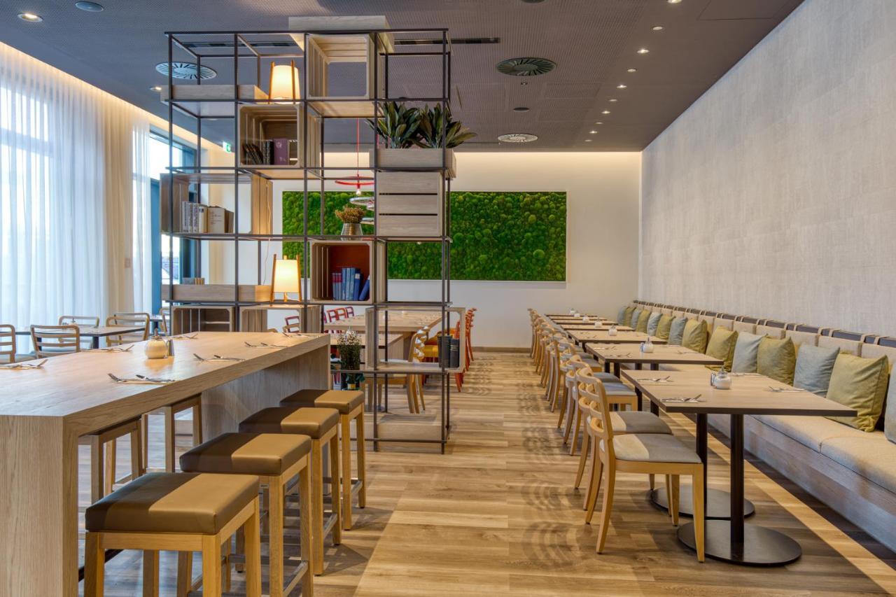 Intercityhotel Berlin Airport Ber Terminal 1 & 2 Schoenefeld Luaran gambar Interior of the hotel