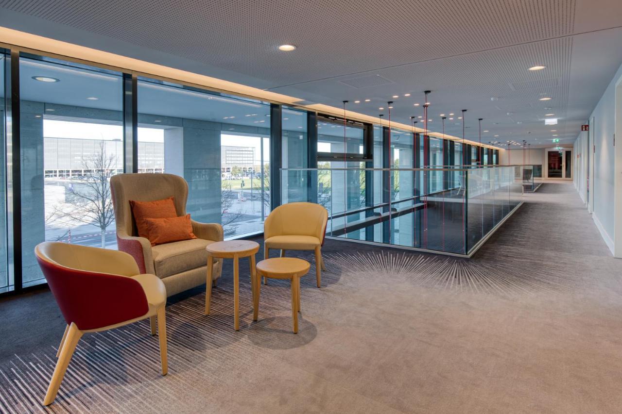 Intercityhotel Berlin Airport Ber Terminal 1 & 2 Schoenefeld Luaran gambar The interior of the building