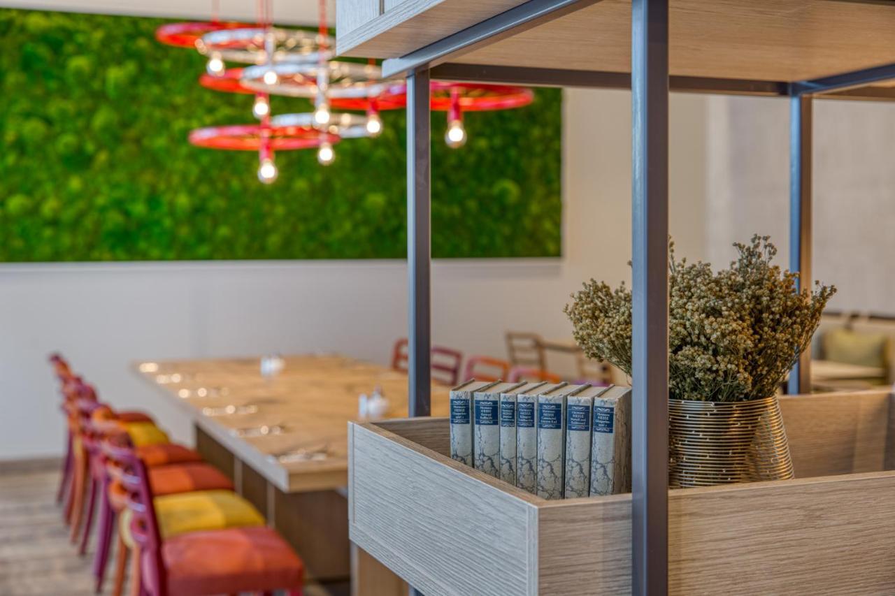 Intercityhotel Berlin Airport Ber Terminal 1 & 2 Schoenefeld Luaran gambar The interior of the restaurant