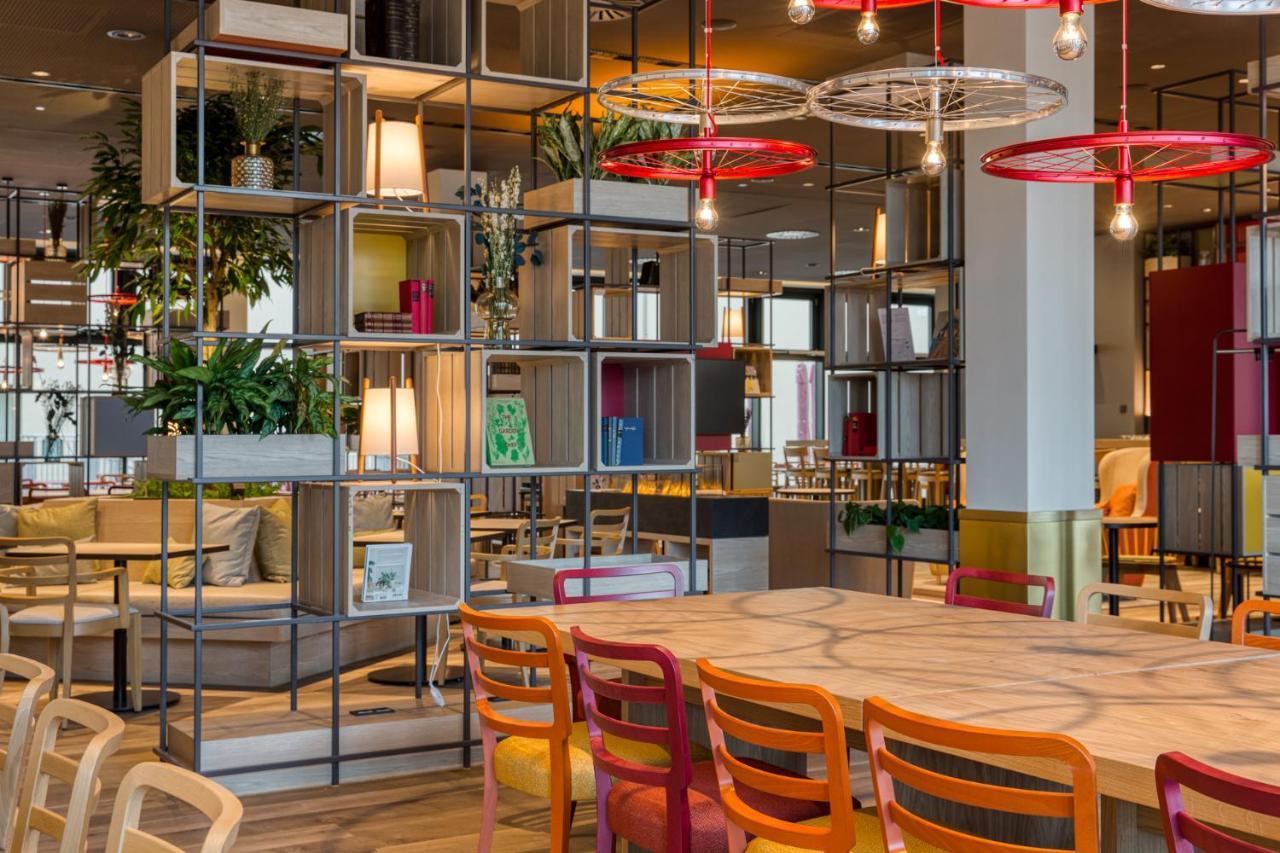 Intercityhotel Berlin Airport Ber Terminal 1 & 2 Schoenefeld Luaran gambar Interior of the hotel