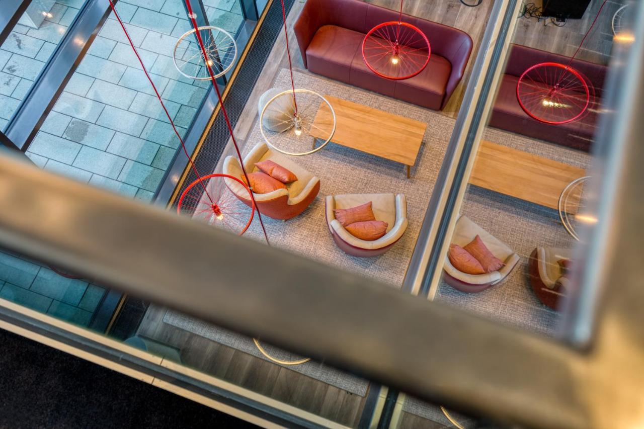 Intercityhotel Berlin Airport Ber Terminal 1 & 2 Schoenefeld Luaran gambar The interior of the hotel