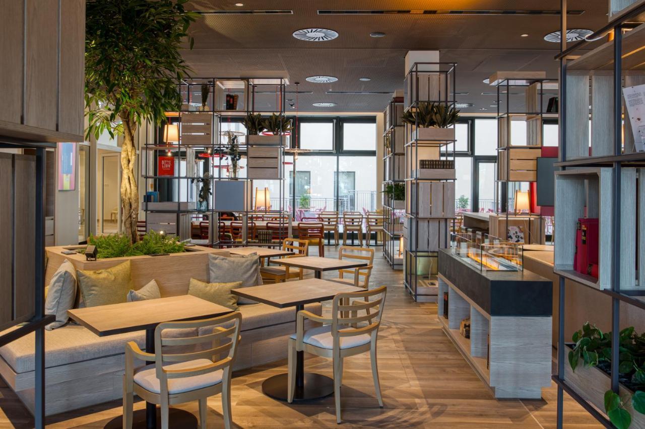Intercityhotel Berlin Airport Ber Terminal 1 & 2 Schoenefeld Luaran gambar Interior of the hotel
